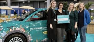 Annemarie van Erp met collega Nancy en Fieneke & Manon van Sunny Cars