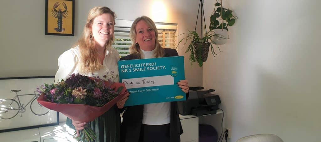 Fieneke van Heusden (Sunny Cars) en Mandy van Tetering (ZRA bij The Travel Club).