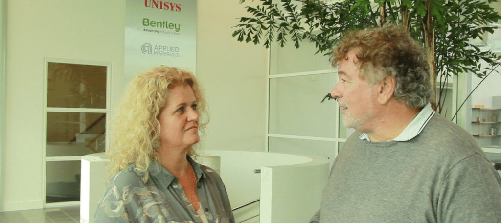 Hanita van der Meer (woordvoerder Thomas Cook Nederland) en Tom van Apeldoorn (uitgever TravelPro)