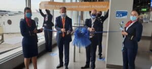 Het welkomstevenement op Schiphol werd bijgewoond door Marcel Lekkerkerk, Marketing Diretor Route & Business Development Royal Schiphol Group, en Krassimir Tanev, Chief Commercial Officer Blue Air.