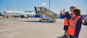 De eerste vlucht naar Triëst werd vandaag, dinsdag 1 april, uitgezwaaid door CEO’s Marcel de Nooijer van Transavia en Wilma van Dijk van Rotterdam The Hague Airport.