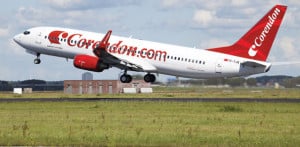 Rook uit hulpmotor Corendon op Eindhoven Airport