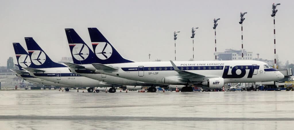 LOT Polish Airlines heeft aangekondigd dat zij vanaf 14 januari aanstaande tot wel vier keer per dag zal gaan vliegen vanaf Schiphol. Dit was voorheen drie keer per dag.