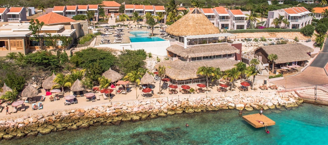 Samenwerking Sunny Cars en Oasis Parcs (Curaçao) Travelpro