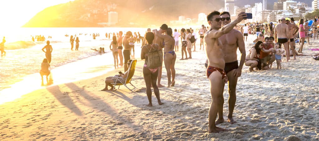 Onderzoek: vrouwen en jongeren ergeren zich vaker dan mannen en ouderen en 'liever geen man in speedo'